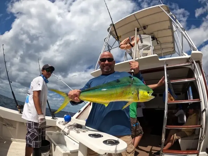 Salida de pesca en Cancún · 11 viking 35 ft 8 pax