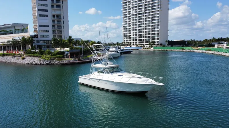 Hatteras 43, foto 1